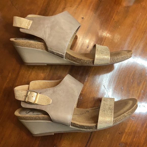 Sofft Tan and Rose gold Leather Wedge Sandals - Picture 8 of 13
